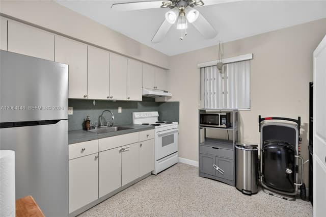 210 E 10th St, Hialeah FL 33010 - Hialeah, FL - Photo 7