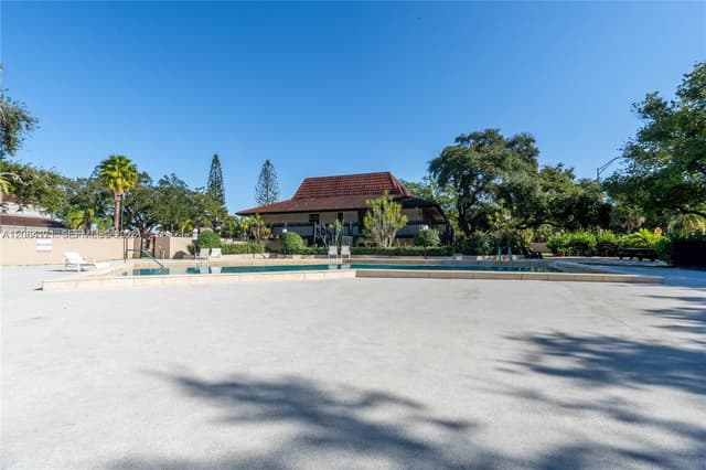 491 Ives Dairy Rd # 5, Miami FL 33179 - Miami, FL - Photo 2