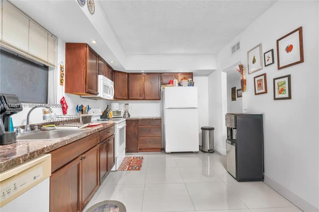 491 Ives Dairy Rd # 5, Miami FL 33179 - Miami, FL - Photo 6