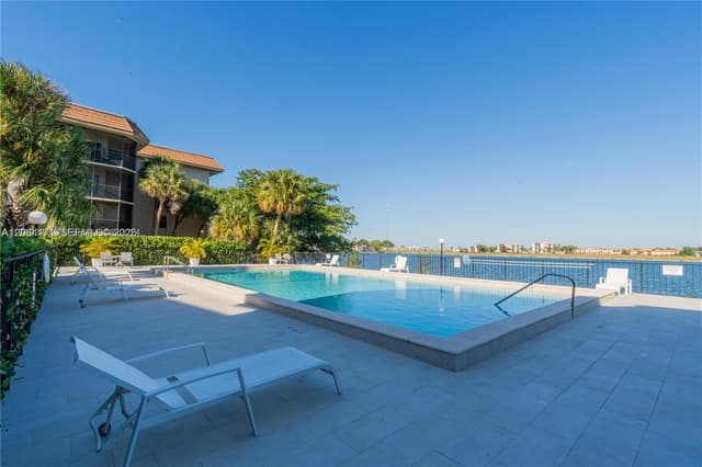 491 Ives Dairy Rd # 5, Miami FL 33179 - Miami, FL - Photo 3
