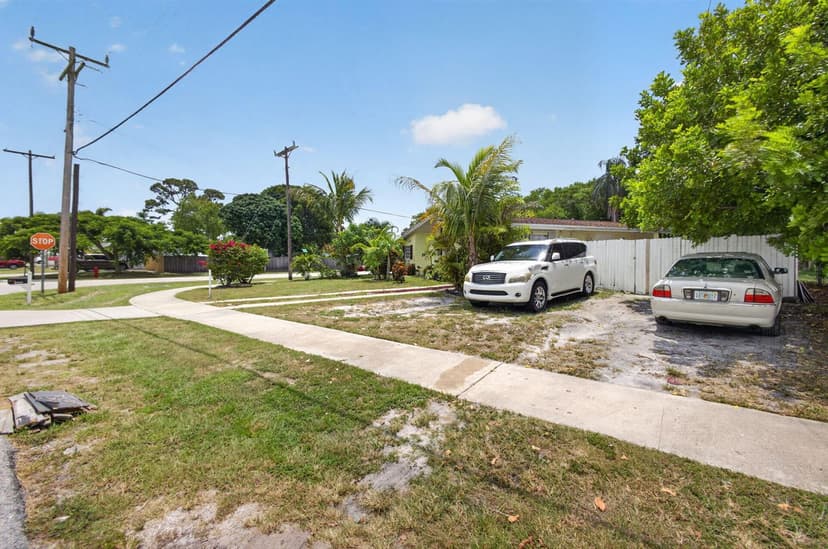 1220 Cherokee Street, Jupiter FL 33458