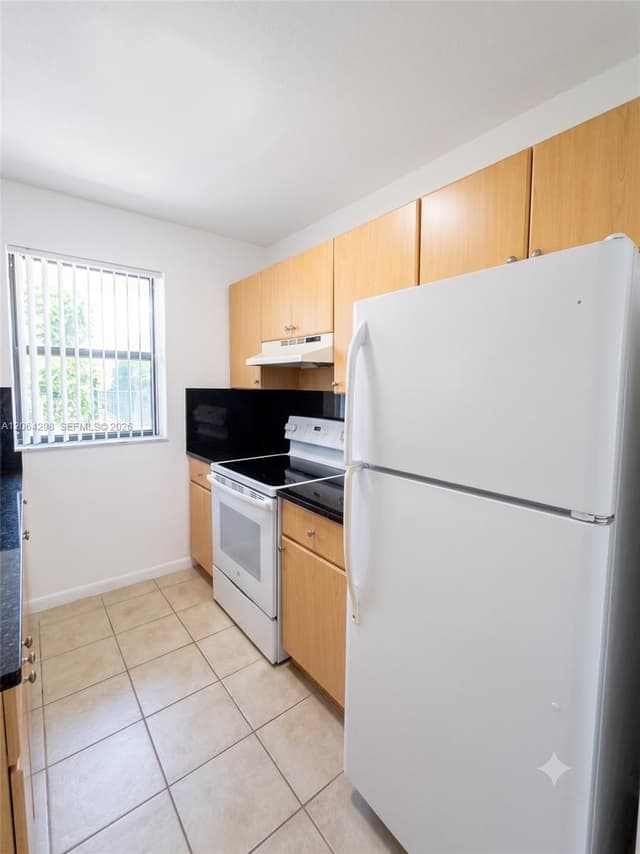 7220 NW 179 St # 201, Hialeah FL 33015 - Hialeah, FL - Photo 2