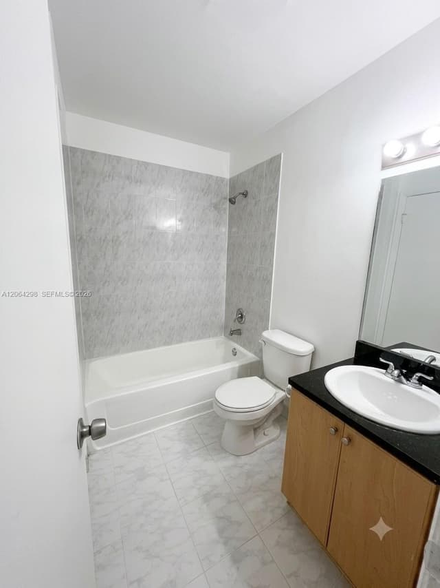 7220 NW 179 St # 201, Hialeah FL 33015 - Hialeah, FL - Photo 3
