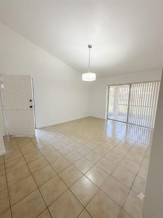 7220 NW 179 St # 201, Hialeah FL 33015 - Hialeah, FL - Photo 5