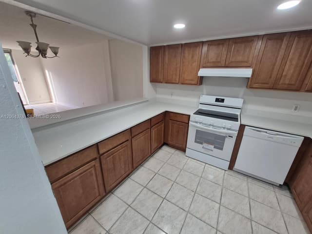 1750 W 46th St # 331, Hialeah FL 33012 - Hialeah, FL - Photo 4