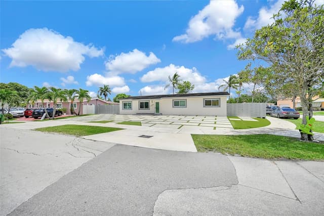 8251 NW 185th St, Hialeah FL 33015 - Hialeah, FL - Photo 5