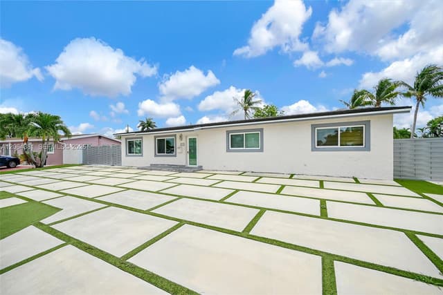 8251 NW 185th St, Hialeah FL 33015 - Hialeah, FL - Photo 4