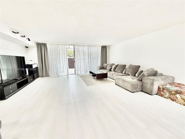 2203 NE 7th St # 14, Hallandale Beach FL 33009 - Hallandale Beach, FL - Photo 2
