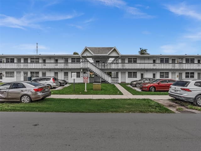 15 NW 204th St # 30, Miami Gardens FL 33169 - Miami Gardens, FL - Photo 2