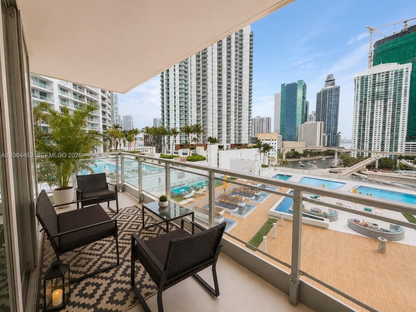 92 SW 3rd St # 1210, Miami FL 33130