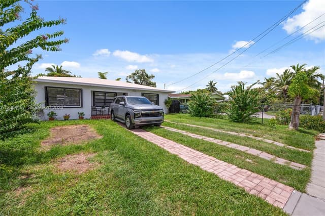 327 NW 3rd St, Florida City FL 33034 - Florida City, FL - Photo 2