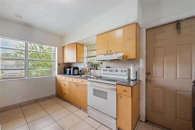 327 NW 3rd St, Florida City FL 33034 - Florida City, FL - Photo 7