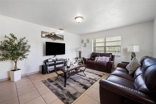 327 NW 3rd St, Florida City FL 33034 - Florida City, FL - Photo 3