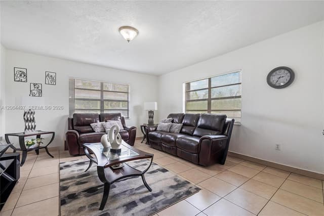 327 NW 3rd St, Florida City FL 33034 - Florida City, FL - Photo 4