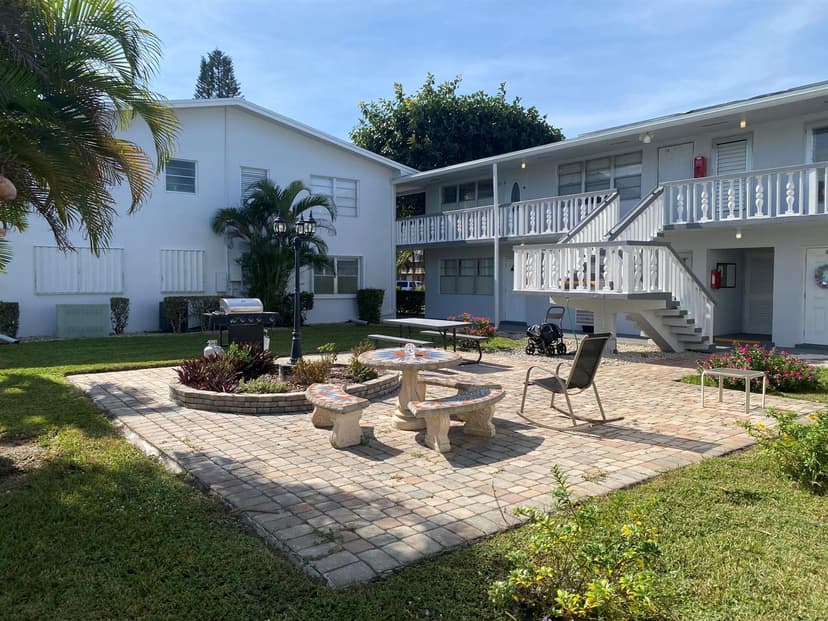 95 CAMBRIDGE E # 95, West Palm Beach FL 33417
