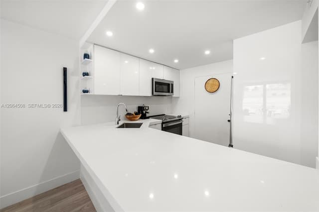 345 Ocean Dr # 610, Miami Beach FL 33139 - Miami Beach, FL - Photo 5