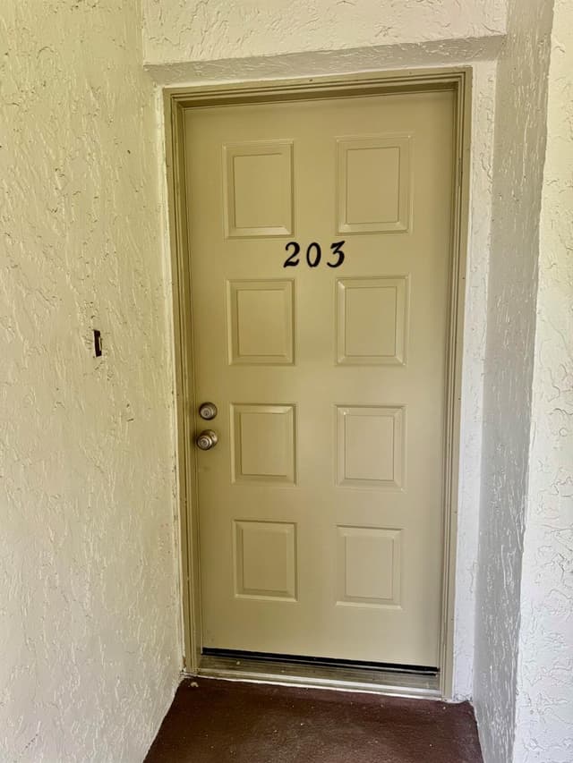 6962 Briarlake Circle # 203, Palm Beach Gardens FL 33418 - Palm Beach Gardens, FL - Photo 2
