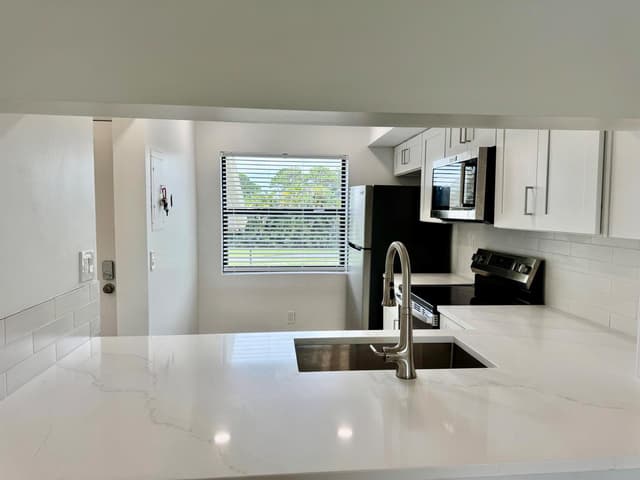 6962 Briarlake Circle # 203, Palm Beach Gardens FL 33418 - Palm Beach Gardens, FL - Photo 7