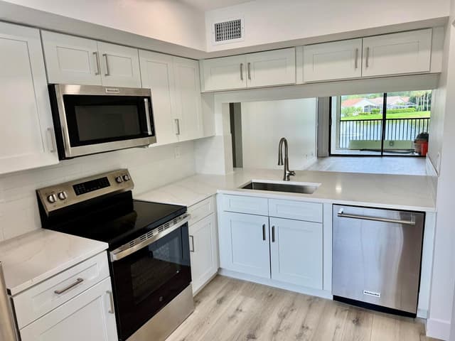 6962 Briarlake Circle # 203, Palm Beach Gardens FL 33418 - Palm Beach Gardens, FL - Photo 3