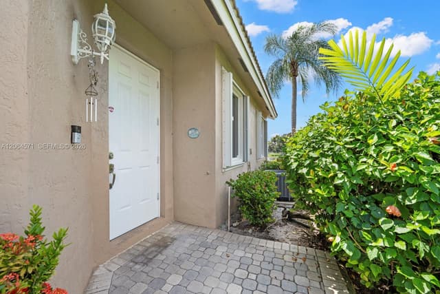 15890 SW 12th St, Pembroke Pines FL 33027 - Pembroke Pines, FL - Photo 4