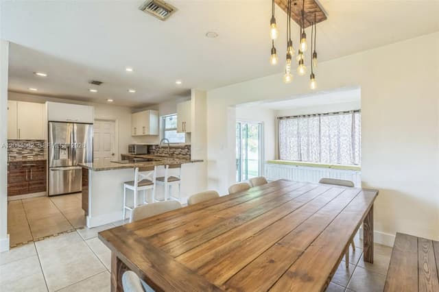 6931 SW 2nd St, Pembroke Pines FL 33023 - Pembroke Pines, FL - Photo 2
