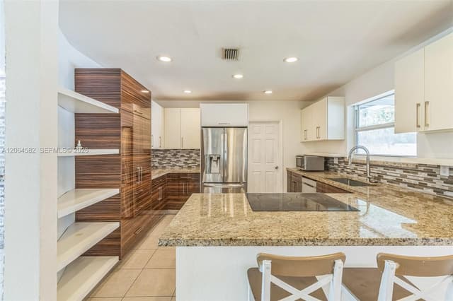 6931 SW 2nd St, Pembroke Pines FL 33023 - Pembroke Pines, FL - Photo 7