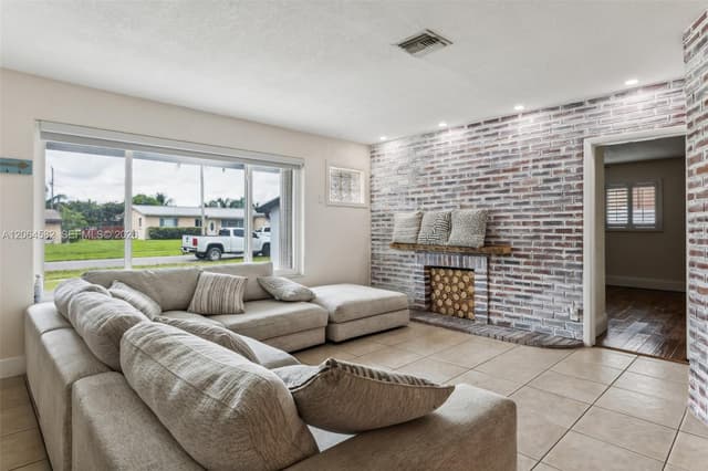 6931 SW 2nd St, Pembroke Pines FL 33023 - Pembroke Pines, FL - Photo 3