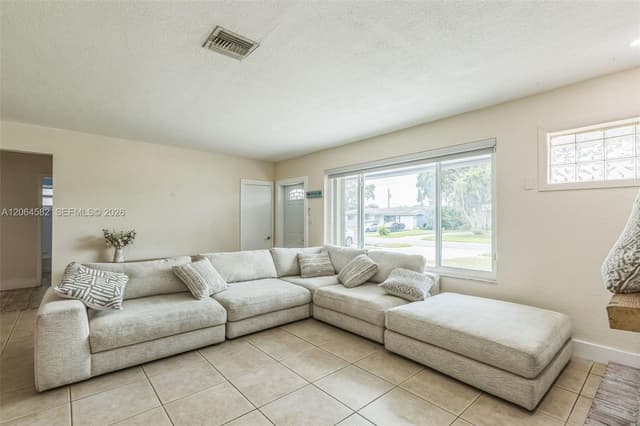6931 SW 2nd St, Pembroke Pines FL 33023 - Pembroke Pines, FL - Photo 4