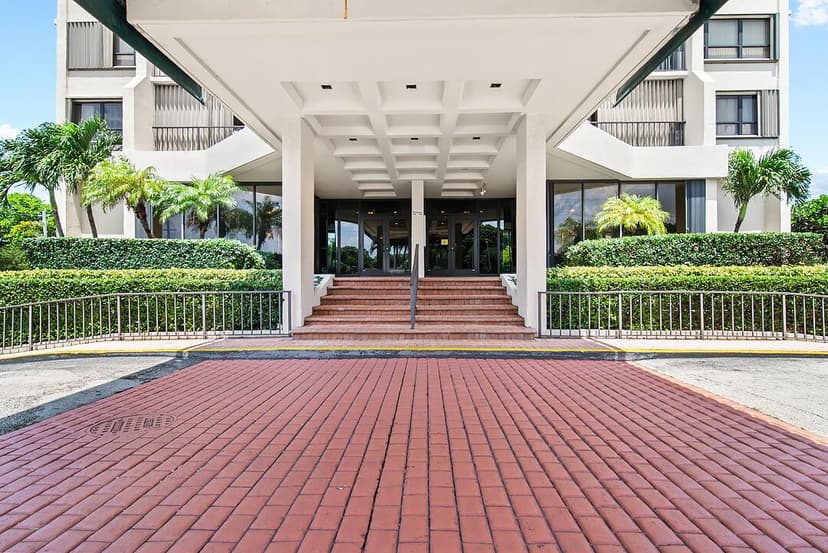 5600 N Flagler Drive # 2202, West Palm Beach FL 33407