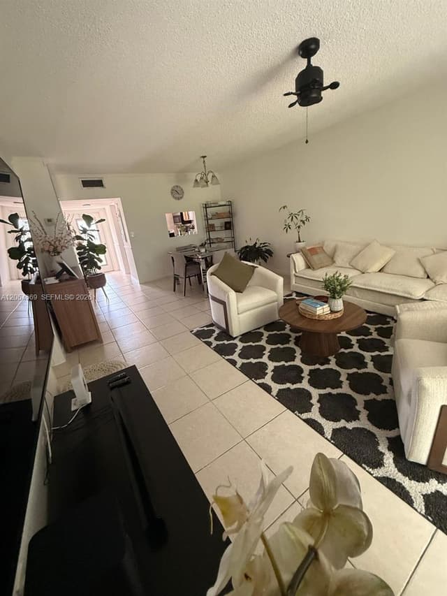 1055 Country Club Dr # 402, Margate FL 33063 - Margate, FL - Photo 2