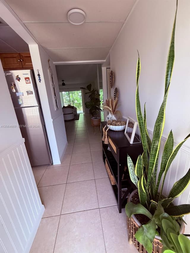 1055 Country Club Dr # 402, Margate FL 33063 - Margate, FL - Photo 3