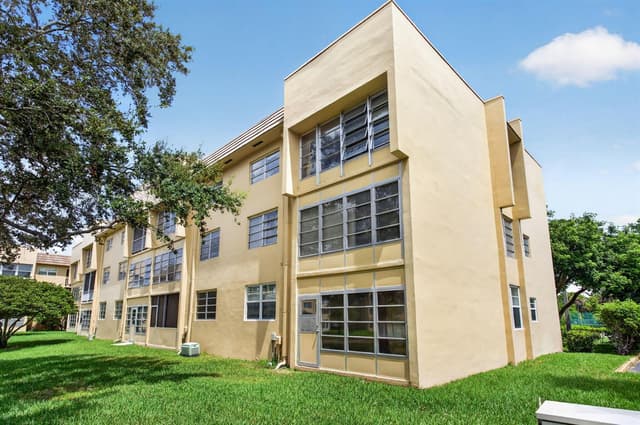 6350 NW 62ND Street # 201, Tamarac FL 33319 - Tamarac, FL - Photo 2