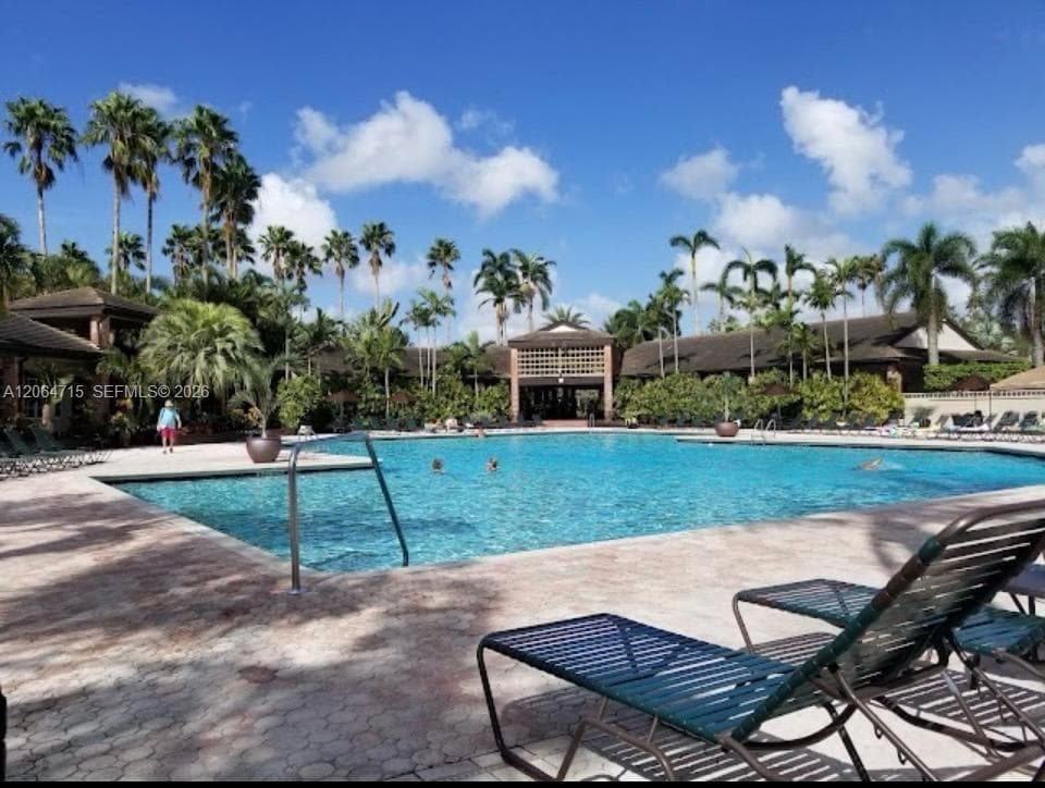 11008 Mainsail Dr, Cooper City FL 33026