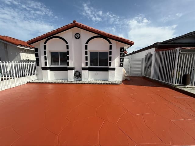 2854 W 75th Ter, Hialeah FL 33018 - Hialeah, FL - Photo 2