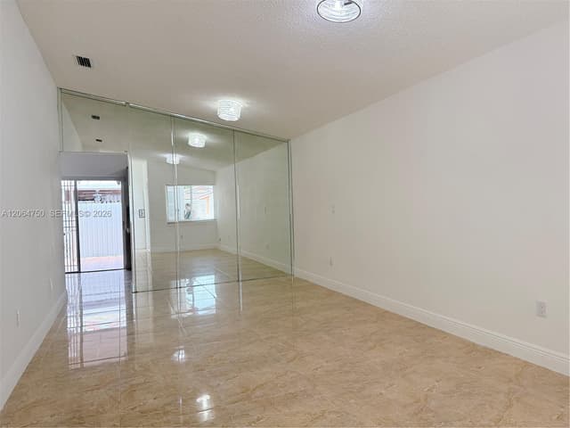 2854 W 75th Ter, Hialeah FL 33018 - Hialeah, FL - Photo 6