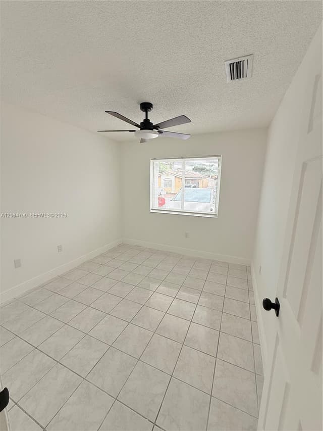 2854 W 75th Ter, Hialeah FL 33018 - Hialeah, FL - Photo 7