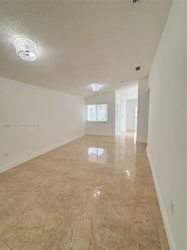 2854 W 75th Ter, Hialeah FL 33018 - Hialeah, FL - Photo 5