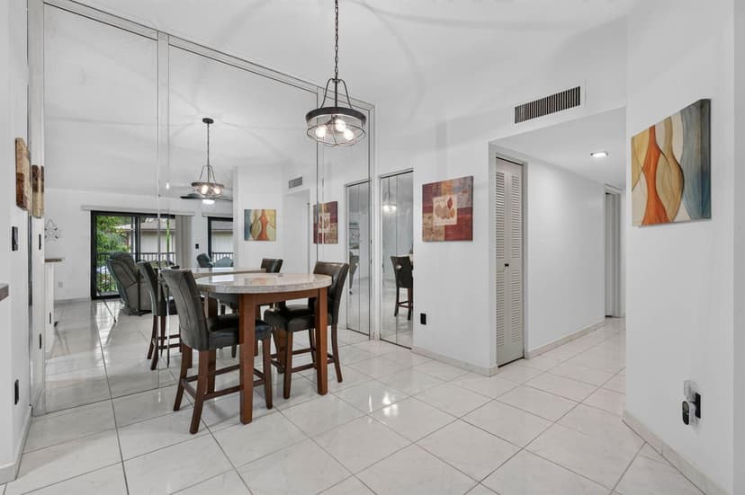 9474 S BELFORT Circle # 206, Tamarac FL 33321