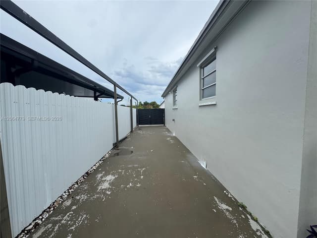 648 E 40th ST, Hialeah FL 33013 - Hialeah, FL - Photo 5