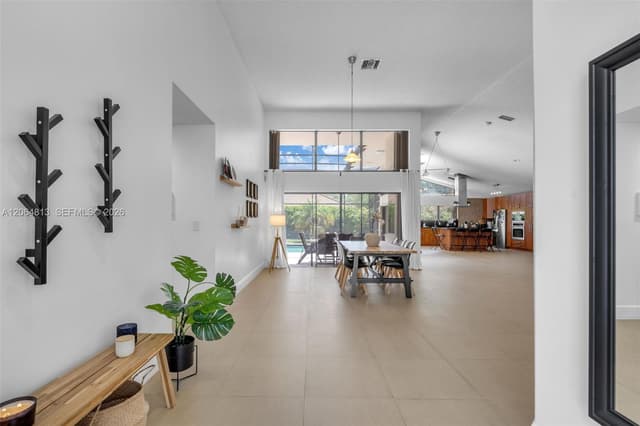 1051 Deerpath Ct, Weston FL 33326 - Weston, FL - Photo 2