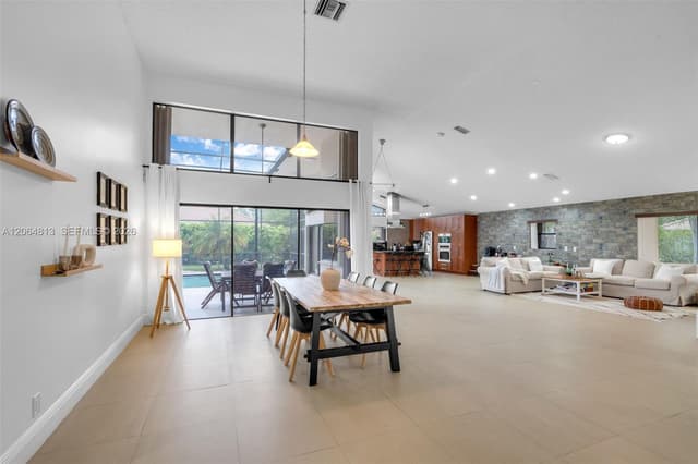 1051 Deerpath Ct, Weston FL 33326 - Weston, FL - Photo 3