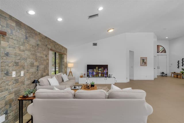 1051 Deerpath Ct, Weston FL 33326 - Weston, FL - Photo 5
