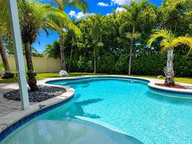 1301 NE 42nd St, Oakland Park FL 33334 - Oakland Park, FL - Photo 2