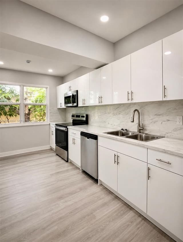 3540 NW 38th Ter, Lauderdale Lakes FL 33309 - Lauderdale Lakes, FL - Photo 5