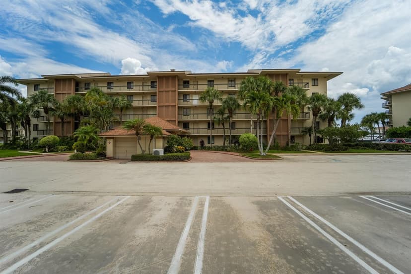 2601 MARINA ISLE Way # 204, Jupiter FL 33477