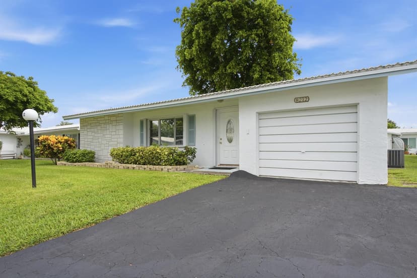 8212 NW 12th Court, Plantation FL 33322