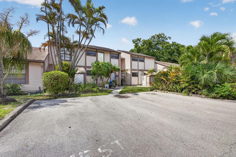 110 SHERWOOD Circle # 4C, Jupiter FL 33458