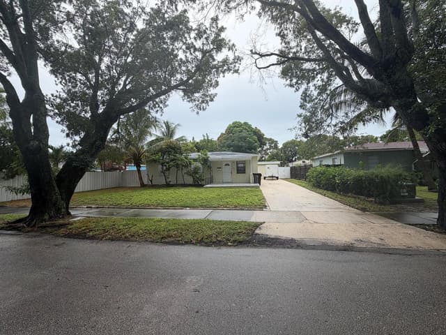 3033 Clyde Road, West Palm Beach FL 33405 - West Palm Beach, FL - Photo 2
