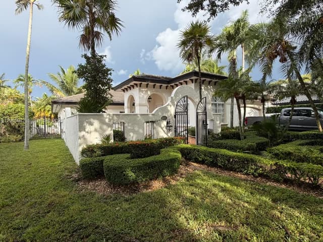 15901 NW 83rd Pl, Miami Lakes FL 33016 - Miami Lakes, FL - Photo 2