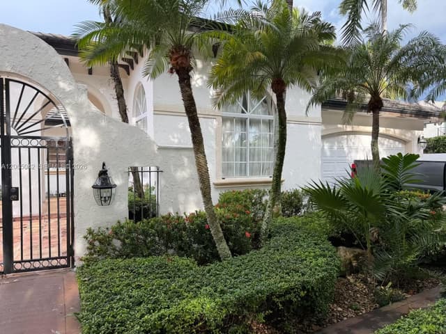15901 NW 83rd Pl, Miami Lakes FL 33016 - Miami Lakes, FL - Photo 5